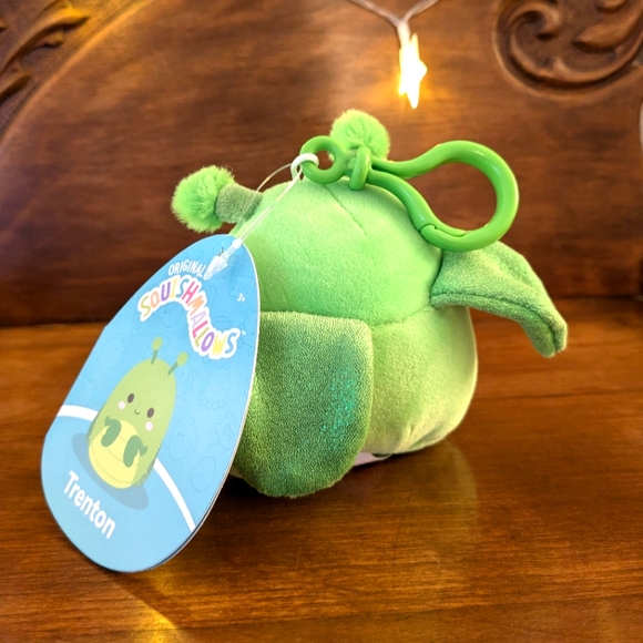 3.5" Trenton the Mantis Squishmallow Clip - Picture 2 of 3